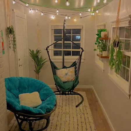 Hunting Ct Apartment